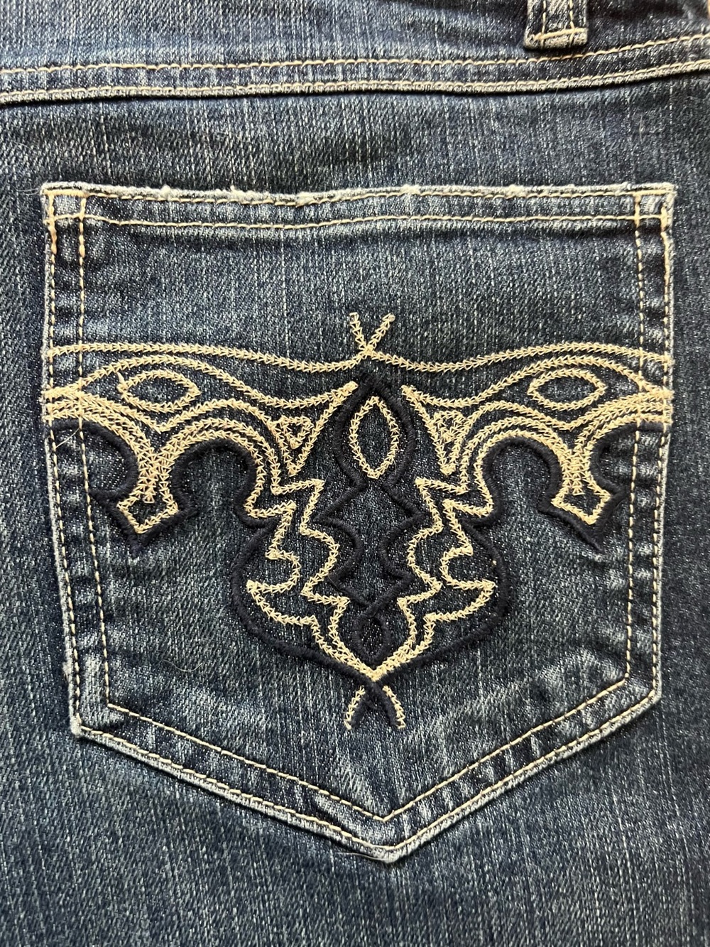 Mid Rise Boot Cut Jeans with Embroidered Back Pockets - Picture 4 of 6